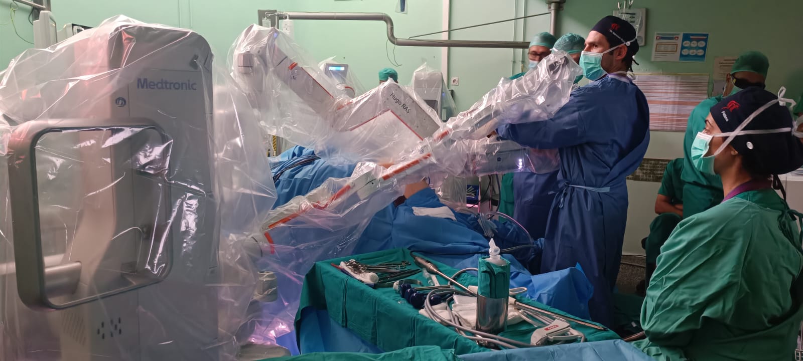 L'hospital General d'Elx realitza la primera intervenció amb cirurgia assistida amb un robot d'últim